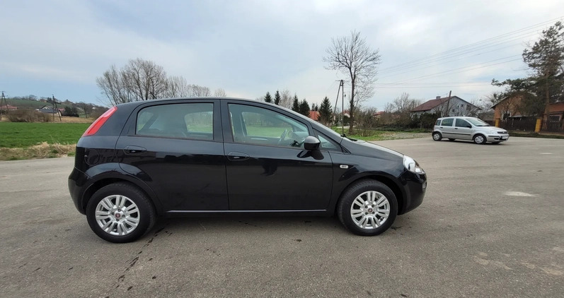 Fiat Punto cena 27900 przebieg: 147000, rok produkcji 2016 z Przemyśl małe 46